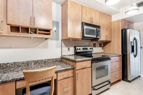 Condominio en venta en Hollywood, Florida, 1 dormitorio, 78.41 m2 № 2009512 - foto 3