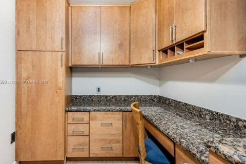 Condominio en venta en Hollywood, Florida, 1 dormitorio, 78.41 m2 № 2009512 - foto 2