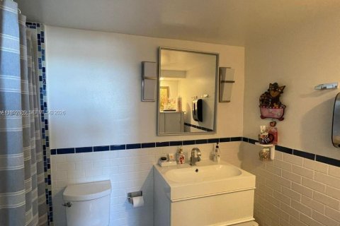 Condominio en venta en Hollywood, Florida, 1 dormitorio, 78.41 m2 № 2009512 - foto 11