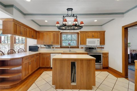 House in Yalaha, Florida 5 bedrooms, 330.36 sq.m. № 1556999 - photo 23