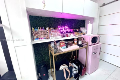 Immobilier commercial à vendre à Miami, Floride № 1969396 - photo 17