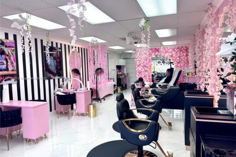 Immobilier commercial à vendre à Miami, Floride № 1969396 - photo 4