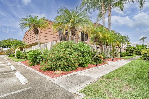 Townhouse in Vero Beach, Florida 2 bedrooms, 105.91 sq.m. № 2376881 - photo 2