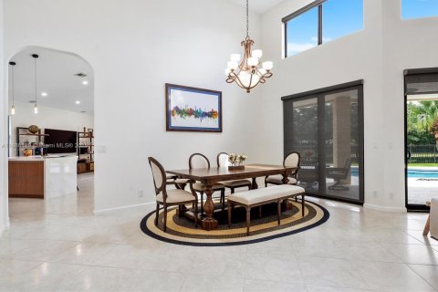 Villa ou maison à vendre à Weston, Floride: 5 chambres, 378.58 m2 № 1930626 - photo 5