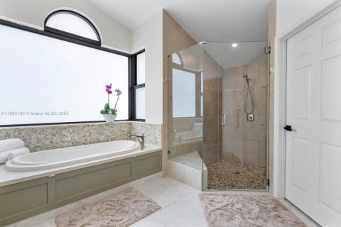 Casa en venta en Weston, Florida, 5 dormitorios, 378.58 m2 № 1930626 - foto 17
