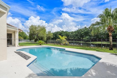 Villa ou maison à vendre à Weston, Floride: 5 chambres, 378.58 m2 № 1930626 - photo 30