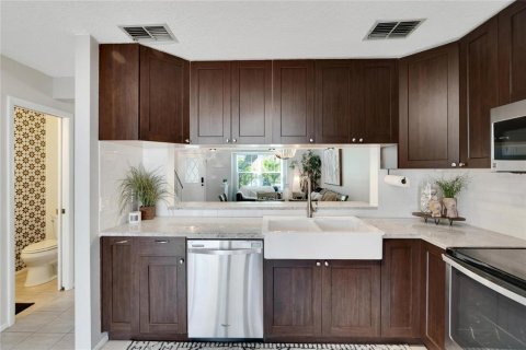 Touwnhouse à vendre à Palm Harbor, Floride: 2 chambres, 102.01 m2 № 1899954 - photo 11