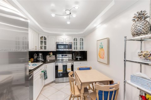 Copropriété à louer à Hallandale Beach, Floride: 2 chambres, 101.64 m2 № 1952839 - photo 11