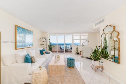 Copropriété à louer à Hallandale Beach, Floride: 2 chambres, 101.64 m2 № 1952839 - photo 4