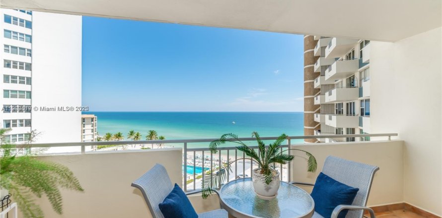 Condo à Hallandale Beach, Floride, 2 chambres  № 1952839