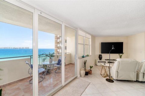 Copropriété à louer à Hallandale Beach, Floride: 2 chambres, 101.64 m2 № 1952839 - photo 9