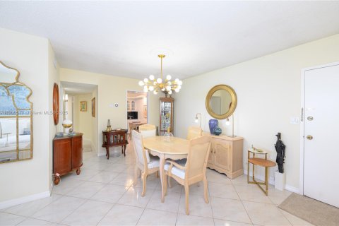 Copropriété à louer à Hallandale Beach, Floride: 2 chambres, 101.64 m2 № 1952839 - photo 16