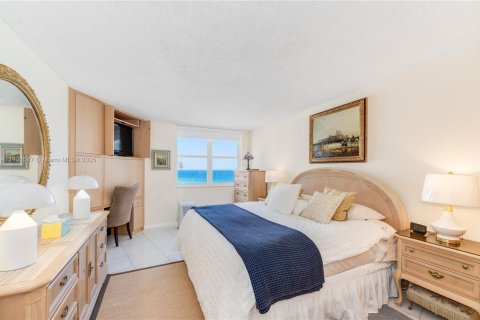 Copropriété à louer à Hallandale Beach, Floride: 2 chambres, 101.64 m2 № 1952839 - photo 13