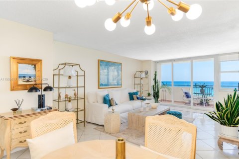 Copropriété à louer à Hallandale Beach, Floride: 2 chambres, 101.64 m2 № 1952839 - photo 5