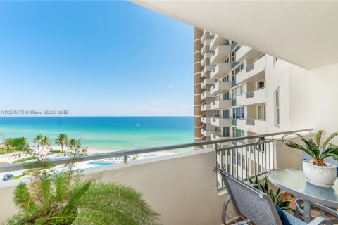 Copropriété à louer à Hallandale Beach, Floride: 2 chambres, 101.64 m2 № 1952839 - photo 3