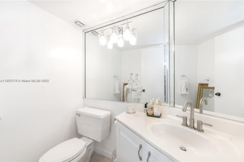 Copropriété à louer à Hallandale Beach, Floride: 2 chambres, 101.64 m2 № 1952839 - photo 15