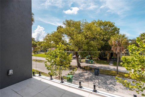 Adosado en venta en Tampa, Florida, 3 dormitorios, 170.2 m2 № 1681214 - foto 11