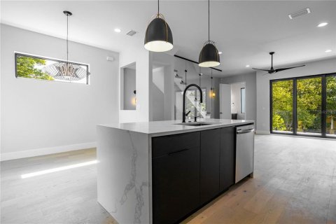 Adosado en venta en Tampa, Florida, 3 dormitorios, 170.2 m2 № 1681214 - foto 8