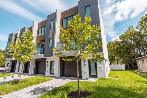 Adosado en venta en Tampa, Florida, 3 dormitorios, 170.2 m2 № 1681214 - foto 2