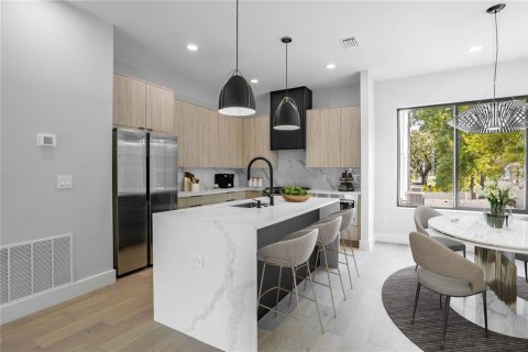 Adosado en venta en Tampa, Florida, 3 dormitorios, 170.2 m2 № 1681214 - foto 5