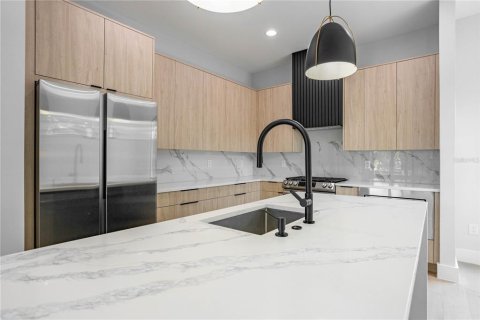 Adosado en venta en Tampa, Florida, 3 dormitorios, 170.2 m2 № 1681214 - foto 6