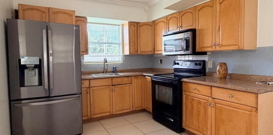 Apartment in Hollywood, Florida 1 bedroom, 189.61 sq.m. № 2191691