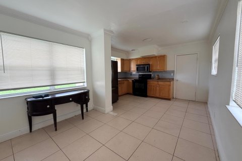 Apartment in Hollywood, Florida 1 bedroom, 189.61 sq.m. № 2191691 - photo 2