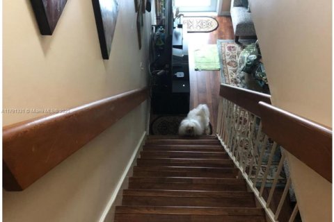 Снять в аренду таунхаус в Корал-Гейблс, Флорида 2 спальни, 89.74м2, № 1958963 - фото 9