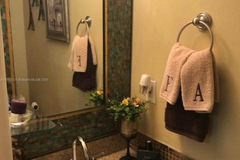 Снять в аренду таунхаус в Корал-Гейблс, Флорида 2 спальни, 89.74м2, № 1958963 - фото 14