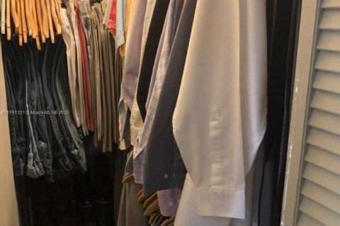 Снять в аренду таунхаус в Корал-Гейблс, Флорида 2 спальни, 89.74м2, № 1958963 - фото 16