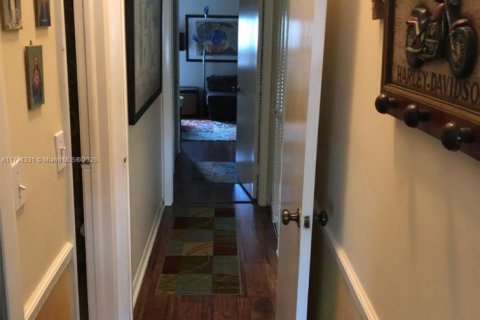 Снять в аренду таунхаус в Корал-Гейблс, Флорида 2 спальни, 89.74м2, № 1958963 - фото 15