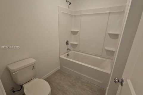 Снять в аренду виллу или дом в Киссимми, Флорида 5 спален, 212.47м2, № 2034570 - фото 19