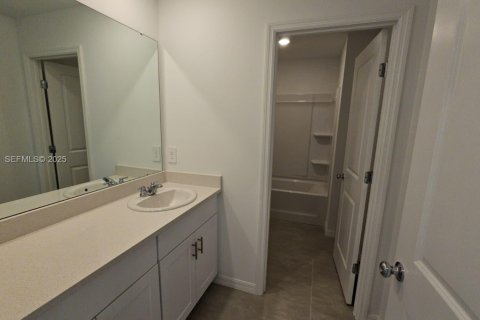 Снять в аренду виллу или дом в Киссимми, Флорида 5 спален, 212.47м2, № 2034570 - фото 18