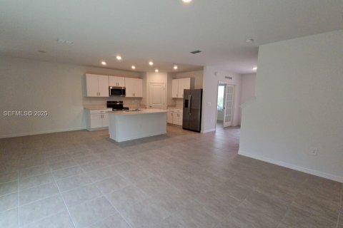 Снять в аренду виллу или дом в Киссимми, Флорида 5 спален, 212.47м2, № 2034570 - фото 5