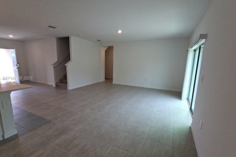 Снять в аренду виллу или дом в Киссимми, Флорида 5 спален, 212.47м2, № 2034570 - фото 7