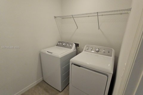 Снять в аренду виллу или дом в Киссимми, Флорида 5 спален, 212.47м2, № 2034570 - фото 22