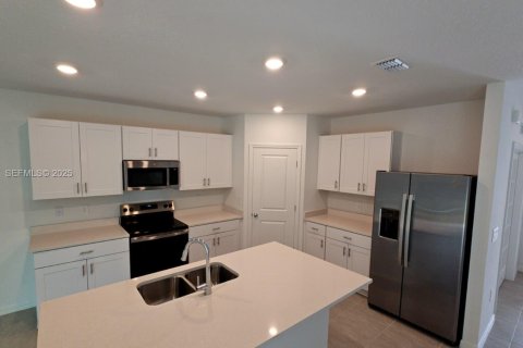 Снять в аренду виллу или дом в Киссимми, Флорида 5 спален, 212.47м2, № 2034570 - фото 6