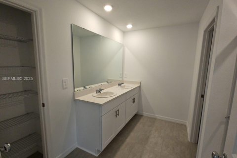 Снять в аренду виллу или дом в Киссимми, Флорида 5 спален, 212.47м2, № 2034570 - фото 25