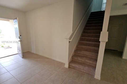 Снять в аренду виллу или дом в Киссимми, Флорида 5 спален, 212.47м2, № 2034570 - фото 4