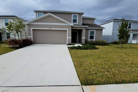 Дом в Киссимми, Флорида 5 спален, 212.47м2 № 2034570