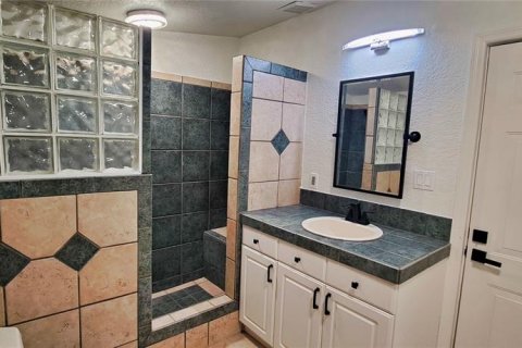 House in Orlando, Florida 3 bedrooms, 176.98 sq.m. № 2299361 - photo 14