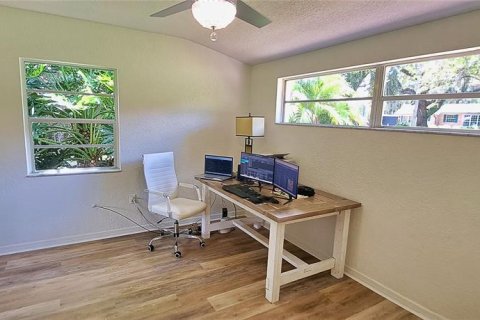 House in Orlando, Florida 3 bedrooms, 176.98 sq.m. № 2299361 - photo 16