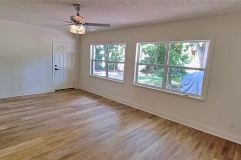 House in Orlando, Florida 3 bedrooms, 176.98 sq.m. № 2299361 - photo 12