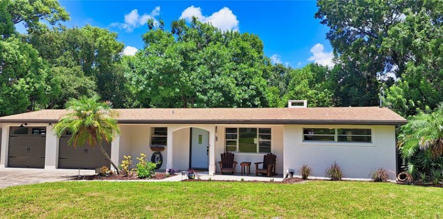 House in Orlando, Florida 3 bedrooms, 176.98 sq.m. № 2299361