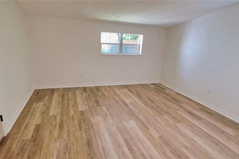 House in Orlando, Florida 3 bedrooms, 176.98 sq.m. № 2299361 - photo 18