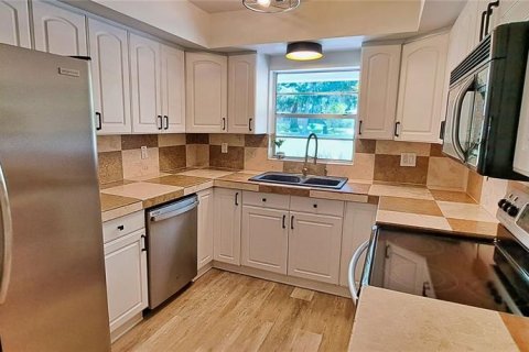 House in Orlando, Florida 3 bedrooms, 176.98 sq.m. № 2299361 - photo 9