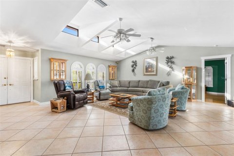 House in Punta Gorda, Florida 3 bedrooms, 171.13 sq.m. № 1720849 - photo 12