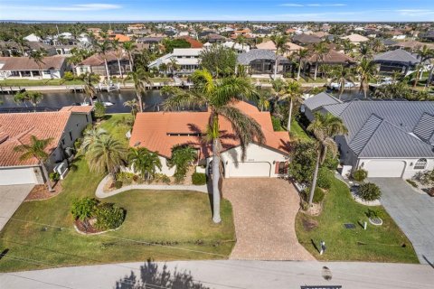 House in Punta Gorda, Florida 3 bedrooms, 171.13 sq.m. № 1720849 - photo 6