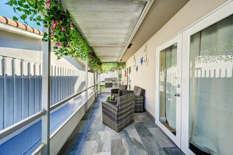 Villa ou maison à louer à Hollywood, Floride: 4 chambres, 176.51 m2 № 1980593 - photo 26