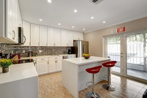 Villa ou maison à louer à Hollywood, Floride: 4 chambres, 176.51 m2 № 1980593 - photo 8